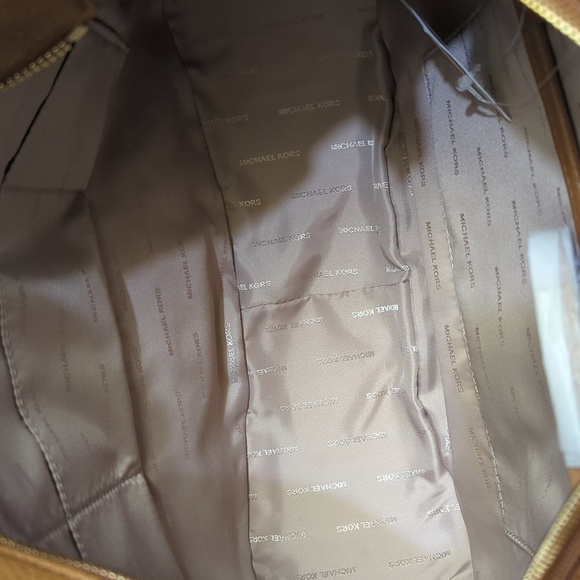 023 - NWT MICHAEL KORS shoulder bag! 💕 - Picture 10 of 13